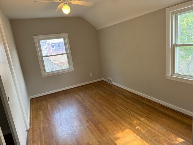 Building Photo - 3 Bedroom 2 Bathroom Single Family Home in Upper Arlington