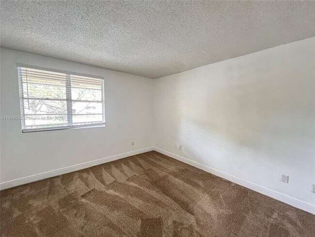 Building Photo - 1227 SW 46th Ave