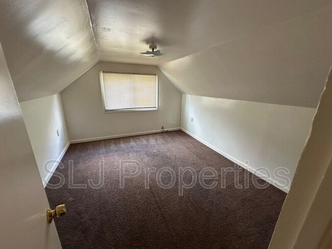 Building Photo - 9410 Cavalcade Ave