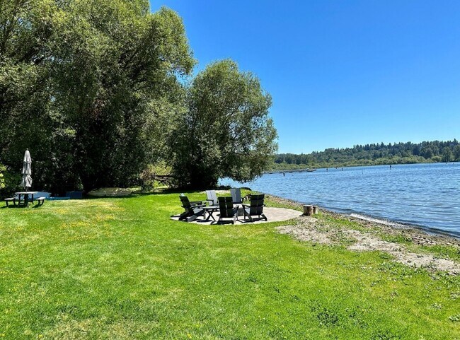 Building Photo - 2bd/1.75ba Kirkland Condo