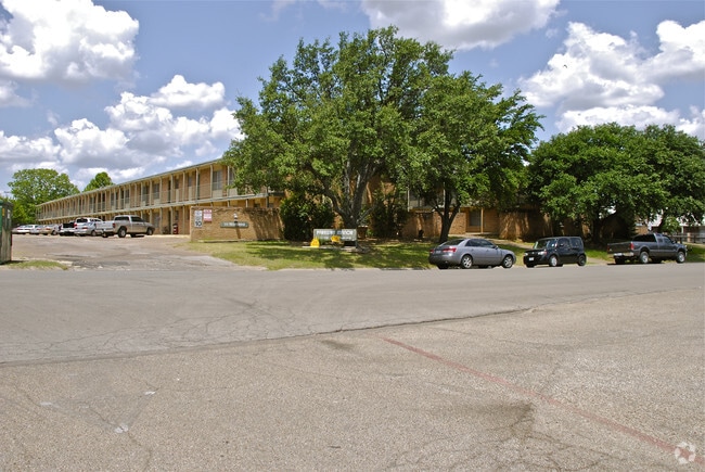 Building Photo - Parkway Manor