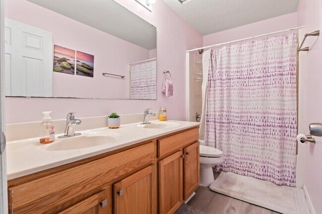 Building Photo - 3861 SW Chaffin St