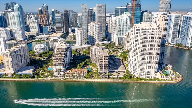 Building Photo - 540 Brickell Key Dr