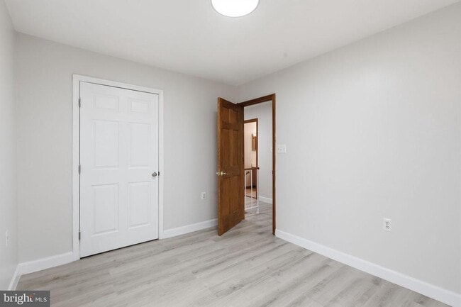 Building Photo - 5001 Lambsgate Ln