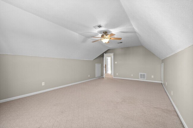 Building Photo - Pet Friendly Three Bedroom with Bonus!