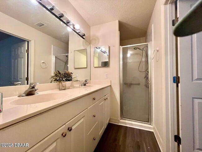 Building Photo - 129 Blue Heron Dr