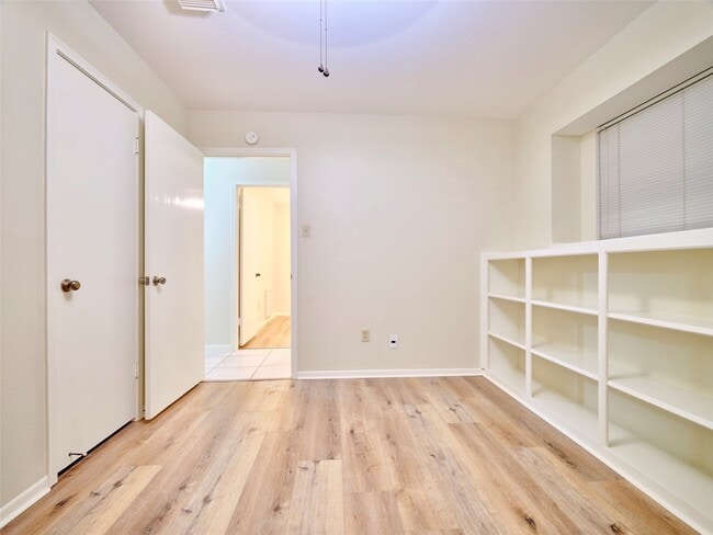 Building Photo - 4804 Fairhaven St