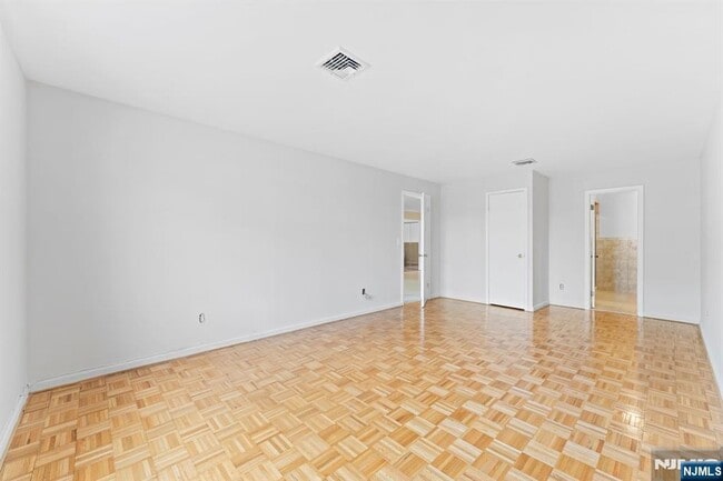 Building Photo - 314 palisade