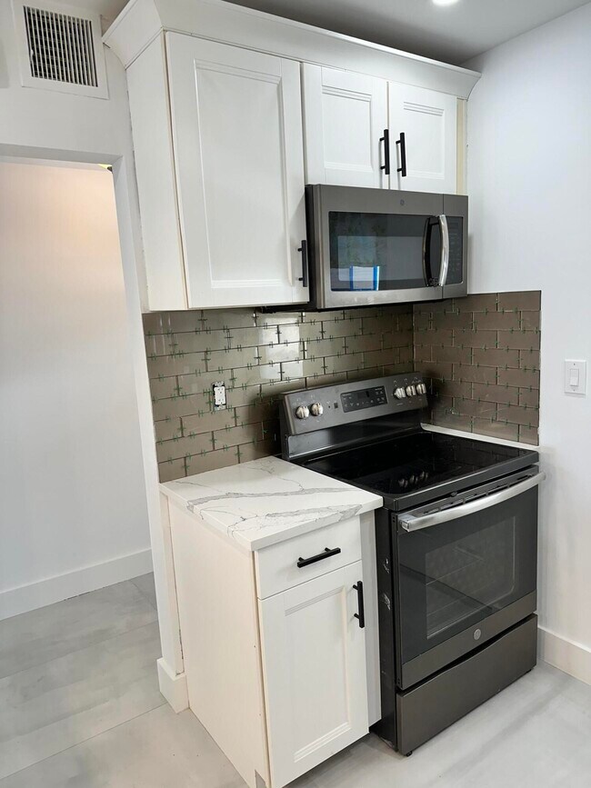 Building Photo - 330 N Federal Hwy