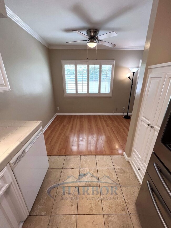 Building Photo - Beachside Charm – 2 Bed, 2 Bath.