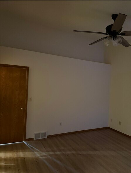 Master Bedroom - 1021 Rolling Meadows Dr