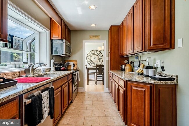 Building Photo - 1538 Carmac Rd