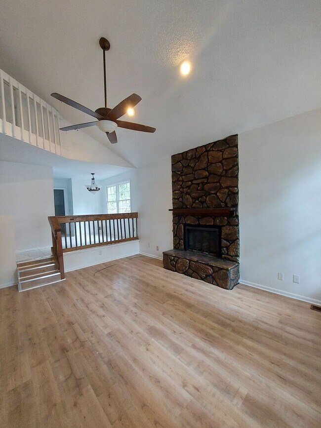 Building Photo - 74 Westpine Ct