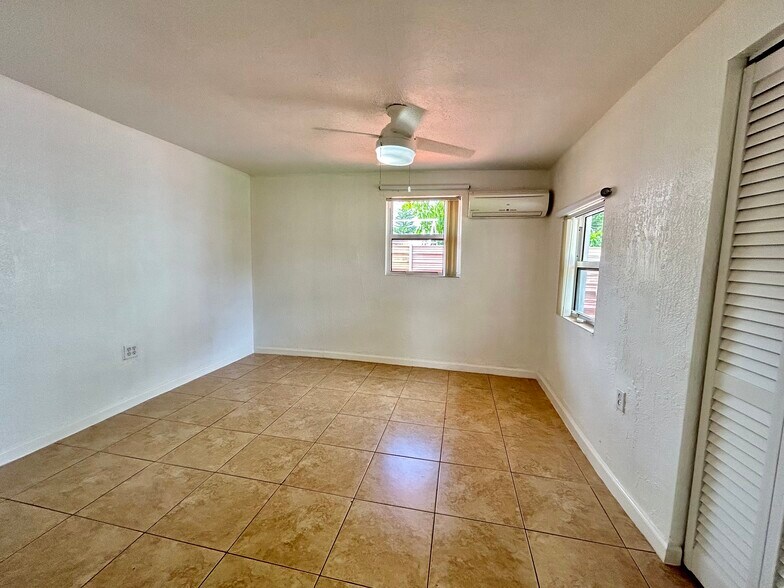 Bedroom - 4221 SW 36th St