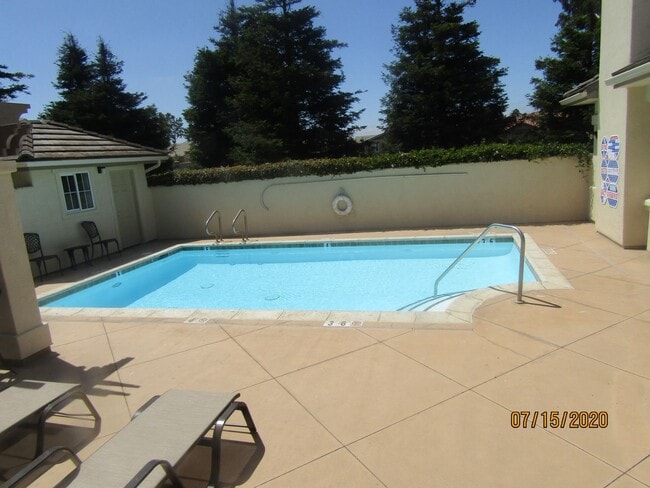 Building Photo - Beautiful Somerset Single Story Townhome N...
