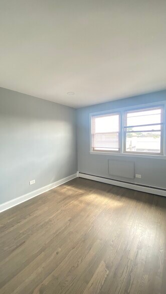 Building Photo - 2807 N McVicker Ave