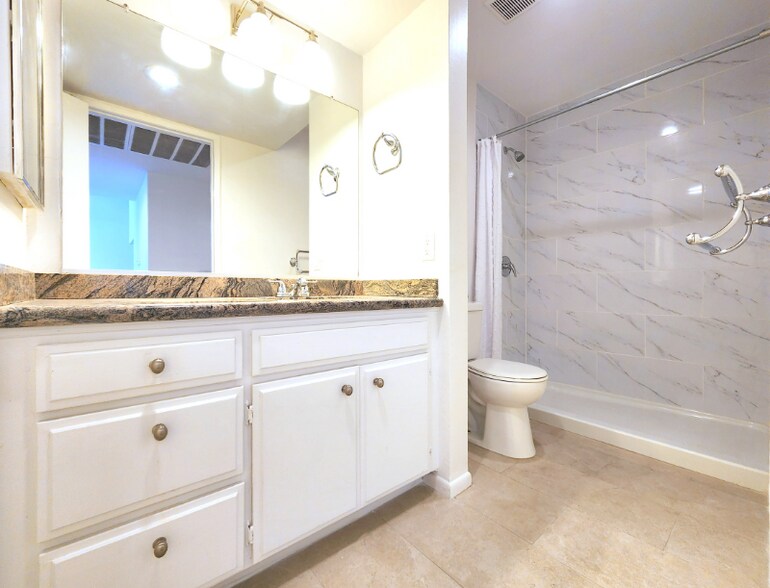 Building Photo - 11020 Hesby St