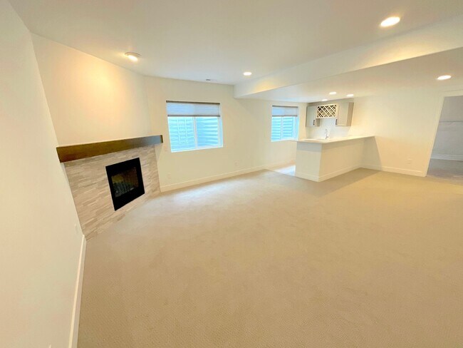 Building Photo - 5 Bedroom Home Available Near Baptist Rd &...