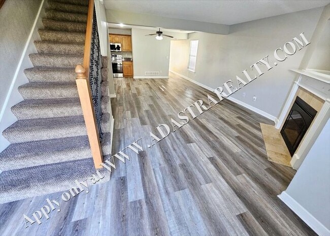 Building Photo - Beautiful Townhome in Blue Springs-Available NOW!!