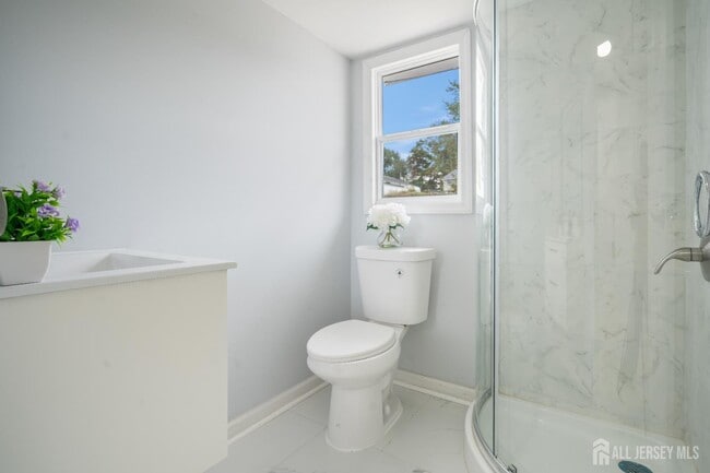 Building Photo - 106 Boulevard W