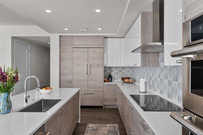 Building Photo - 301 1st St S