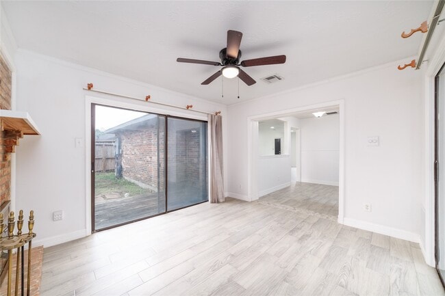 Building Photo - 10830 Sela Ln