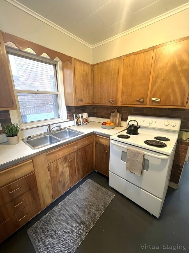 Building Photo - 3 Bed / 1 Bath Townhouse in Clairton