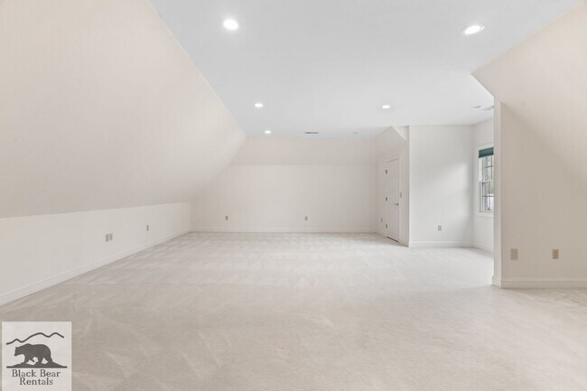 Building Photo - South AVL - Grand Residence in The Cotswol...