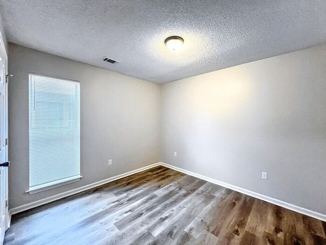 Building Photo - 7611 Lilly Dr