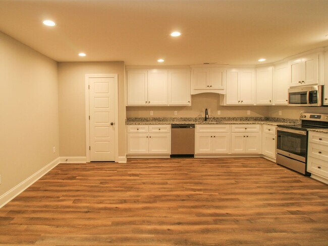 Building Photo - Athens City Townhouse with Garage!!