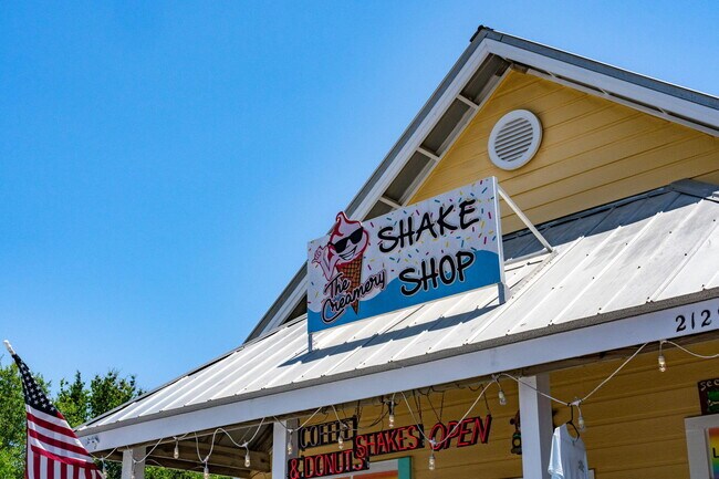 Building Photo - 1732 W County Hwy 30A