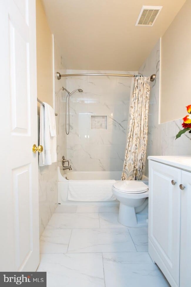 Building Photo - 303 Lincoln Ave