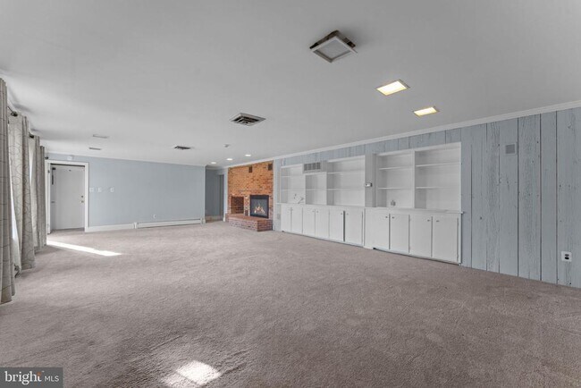 Building Photo - 901 Walker Rd