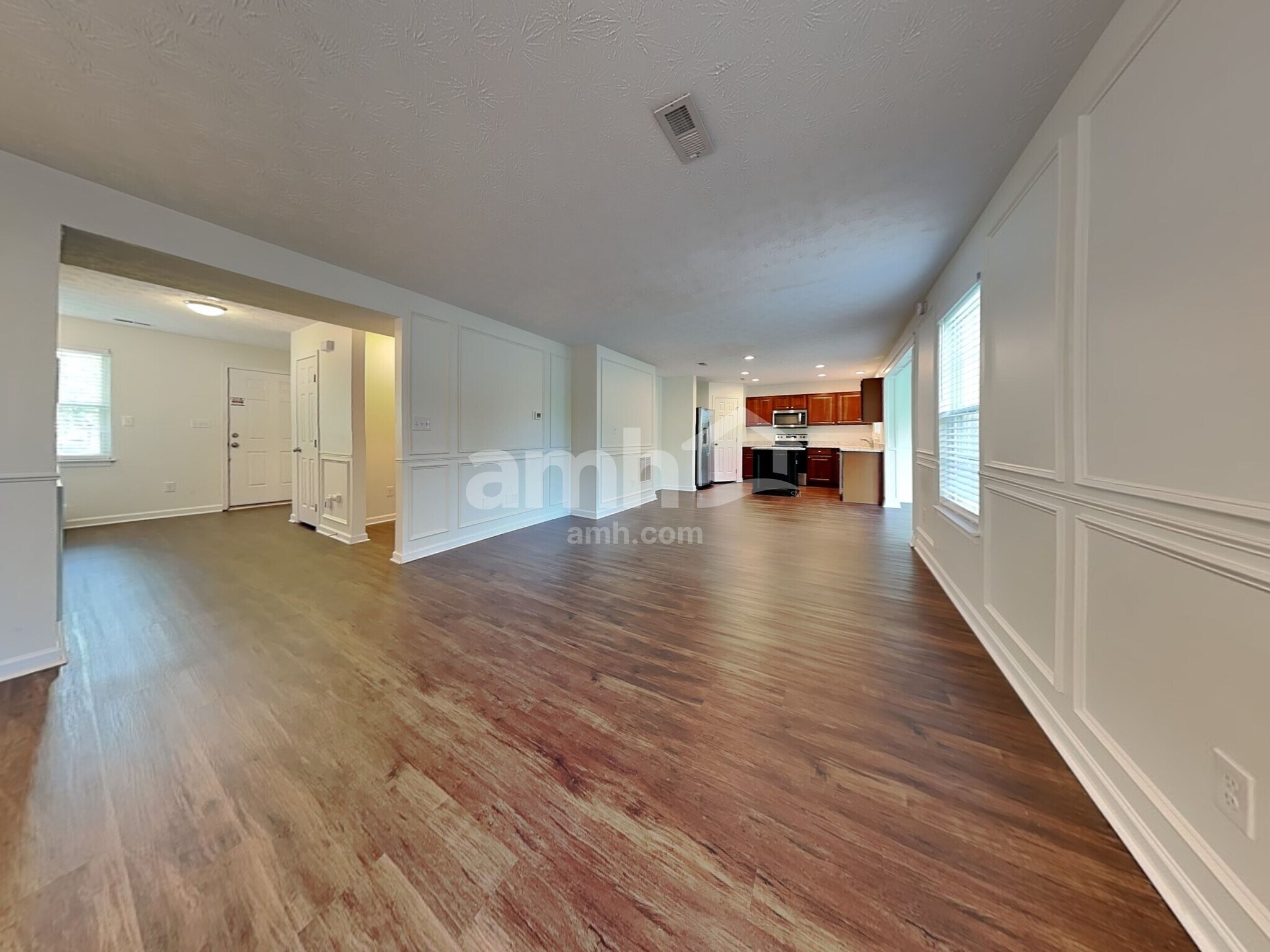 Building Photo - 156 Haverstraw Pl