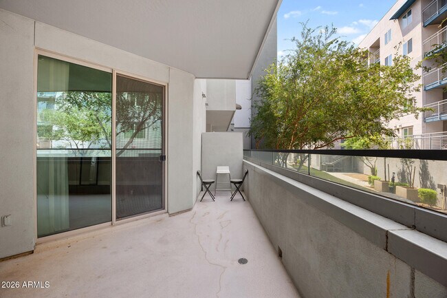 Building Photo - 945 E Playa Del Norte Dr