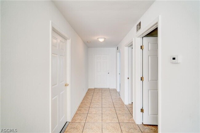 Building Photo - 2705 Matena Ave S