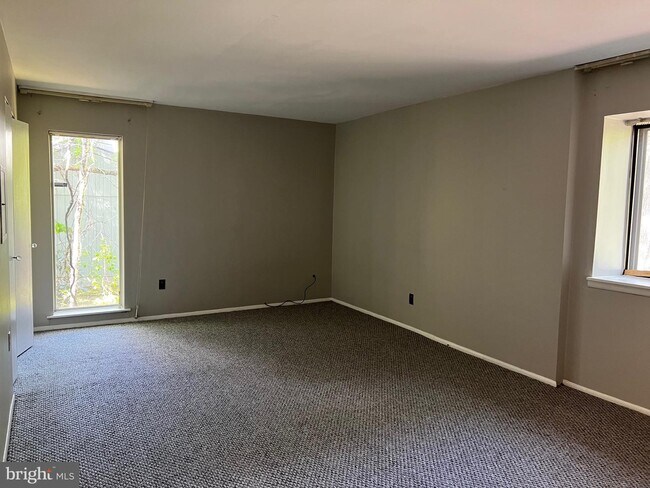 Building Photo - 50 Stonegate Dr