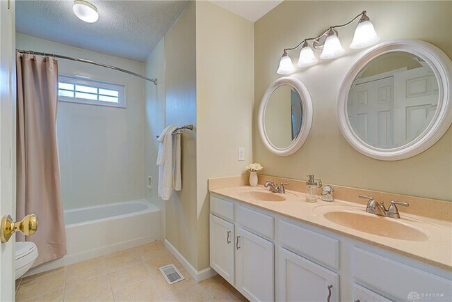Building Photo - 4204 Country Glen Cir