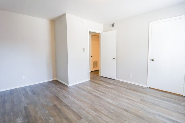 Building Photo - 2 Bed | 2 Bath in Central Tulsa!