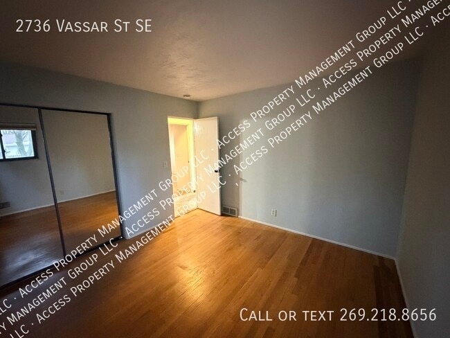 Building Photo - 2736 Vassar Dr SE
