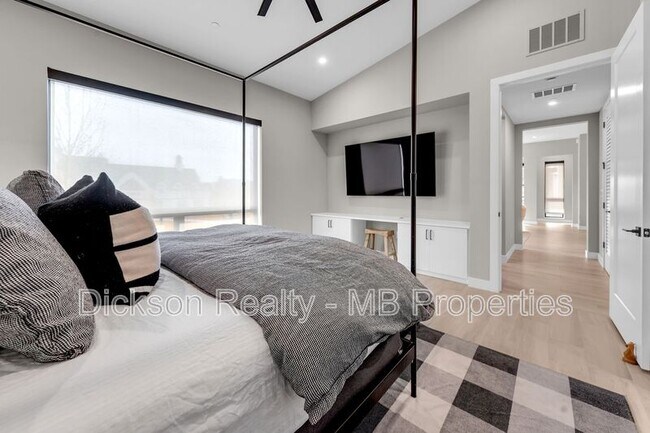 Building Photo - 76 Caballada St