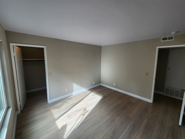 Building Photo - 2 bed/1 bath Condo in Cardiff - West of I-5