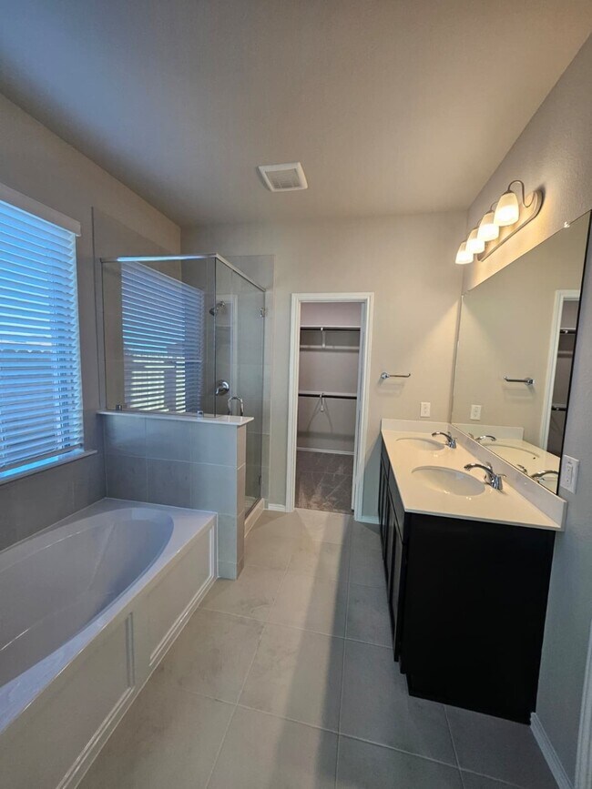 Building Photo - 426 Twilight Mdw Wy