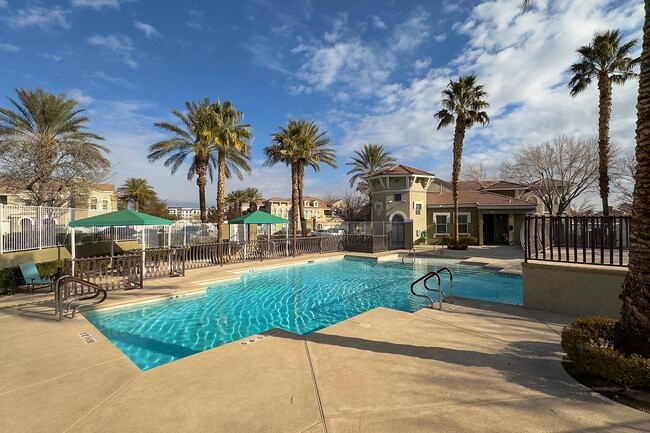 Building Photo - GREAT 2 BEDROOM CONDO IN THE SW - GATED CO...