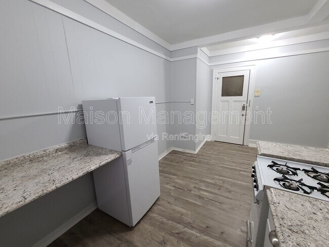 Building Photo - 693 Park Ave