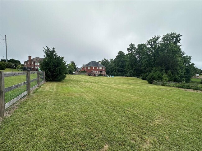 Building Photo - 2852 Summer Branch Ln