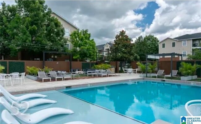 Building Photo - 210 15th St E