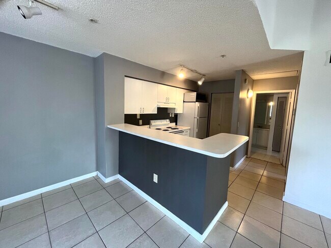 Building Photo - 7808 Sonoma Springs Cir