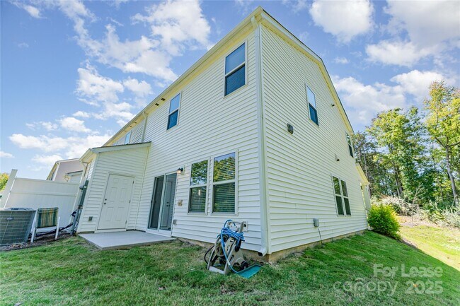 Building Photo - 2352 Belterra Dr