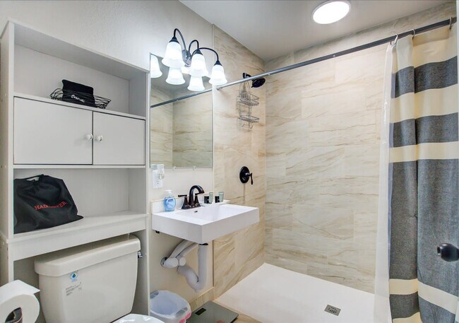 Building Photo - 156 Rodney Ct